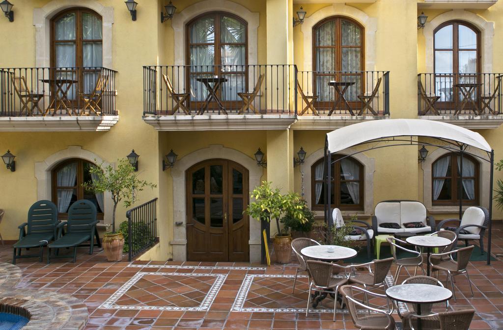 Hotel Restaurante La Masieta Creixell Dış mekan fotoğraf
